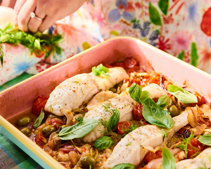 Dive into the vibrant flavours of summer with Daen Lia’s One Pan Cherry Tomato and Fish Bake.