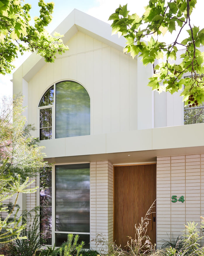 Curves, Calm and Conversation Pits. Inside Nicole Van Ross’ House on Clarence
